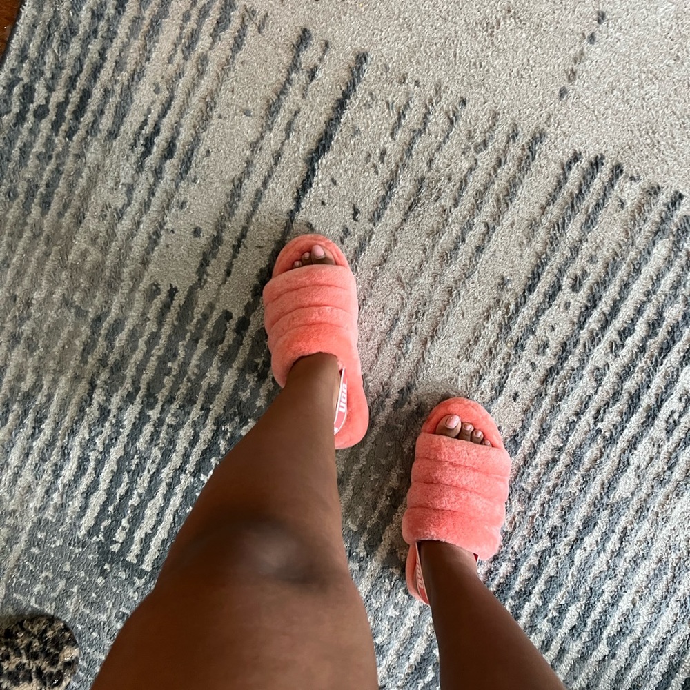 Uggs Sliders - image 5